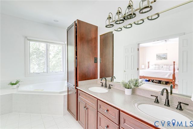 2400 Whitecastle Dr, Midlothian, VA 23113