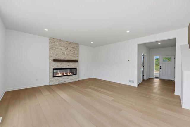 650 Sierra Parkway, Waconia, MN 55387
