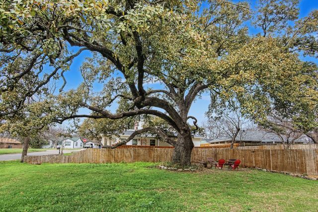 405 Torrey Street, Granbury, TX 76048