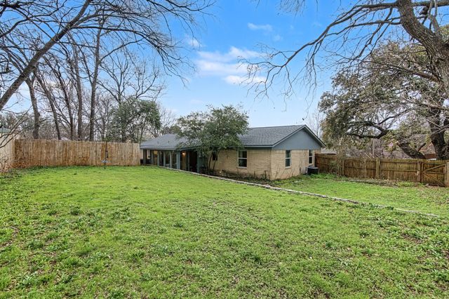 405 Torrey Street, Granbury, TX 76048