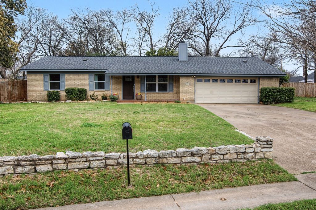405 Torrey Street, Granbury, TX 76048