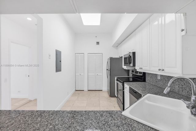 888 Brickell Key Dr 2607, Miami, FL 33131