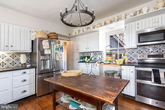 157 KINTNER RD, Kintnersville, PA 18930