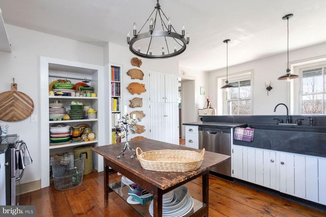 157 KINTNER RD, Kintnersville, PA 18930