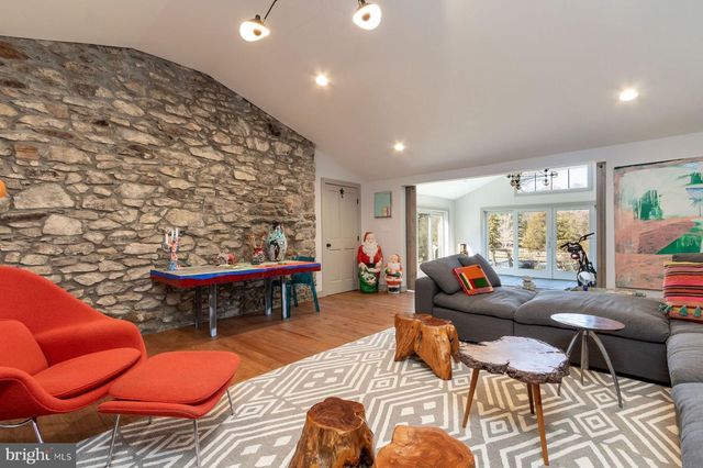 157 KINTNER RD, Kintnersville, PA 18930