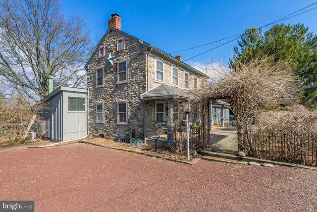 157 KINTNER RD, Kintnersville, PA 18930