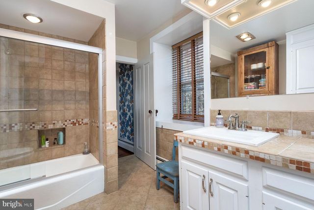 157 KINTNER RD, Kintnersville, PA 18930