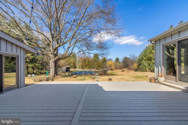 157 KINTNER RD, Kintnersville, PA 18930