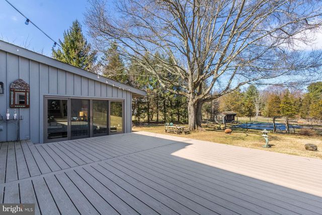 157 KINTNER RD, Kintnersville, PA 18930