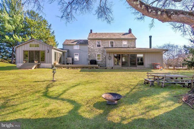 157 KINTNER RD, Kintnersville, PA 18930