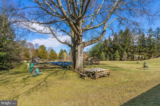 157 KINTNER RD, Kintnersville, PA 18930