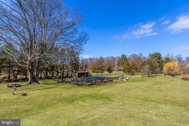 157 KINTNER RD, Kintnersville, PA 18930