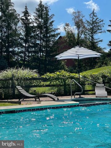 157 KINTNER RD, Kintnersville, PA 18930