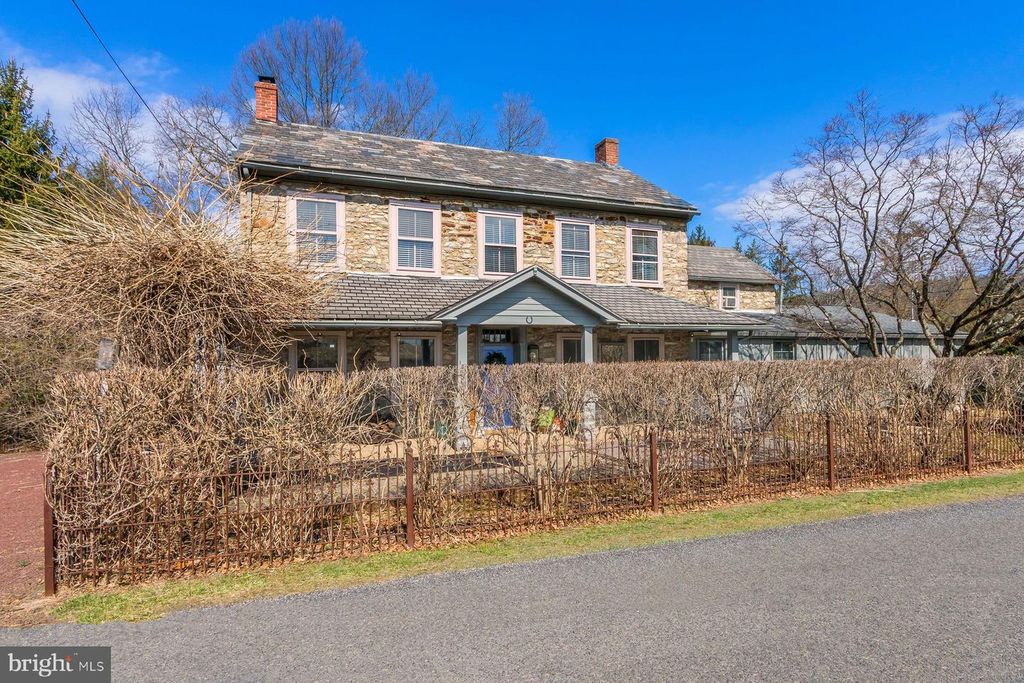 157 KINTNER RD, Kintnersville, PA 18930
