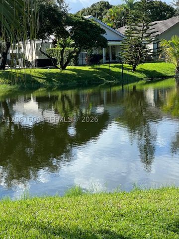 2957 Myrtle Oak Cir, Davie, FL 33328