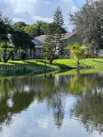 2957 Myrtle Oak Cir, Davie, FL 33328