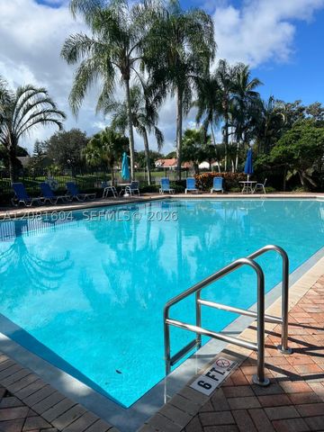 2957 Myrtle Oak Cir, Davie, FL 33328