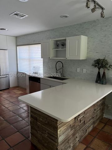 2957 Myrtle Oak Cir, Davie, FL 33328