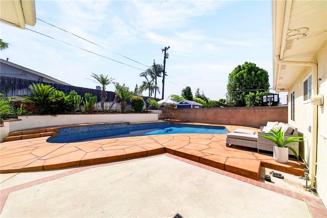 5188 Fox Hills, Buena Park, CA 90621