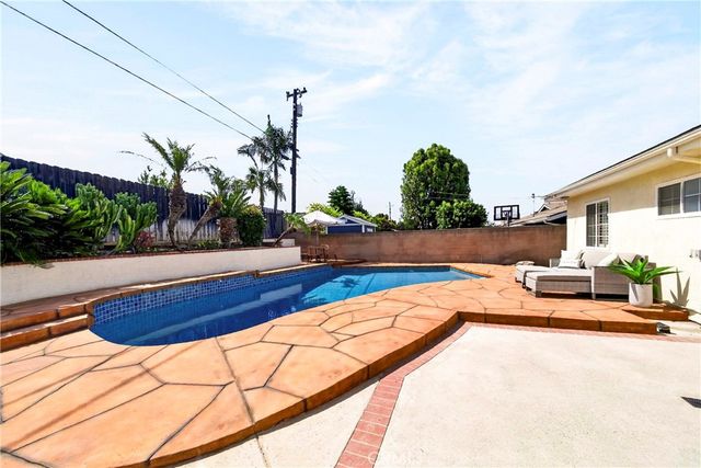 5188 Fox Hills, Buena Park, CA 90621