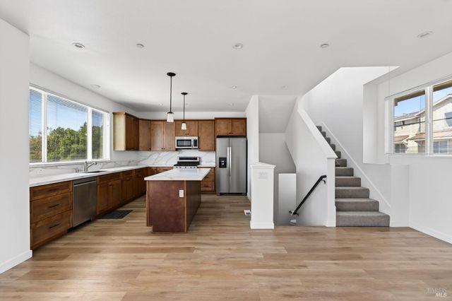 2017 Elson Way, Santa Rosa, CA 95403