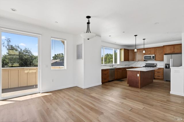 2017 Elson Way, Santa Rosa, CA 95403