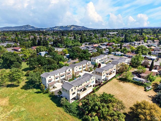 2017 Elson Way, Santa Rosa, CA 95403