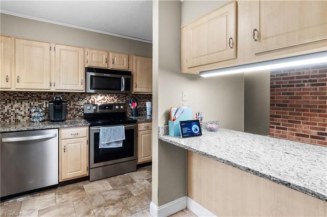 7166 Mantlewood Lane, Kernersville, NC 27284