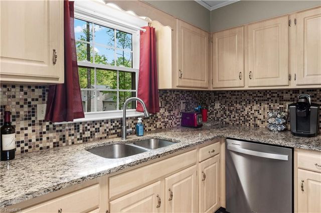 7166 Mantlewood Lane, Kernersville, NC 27284