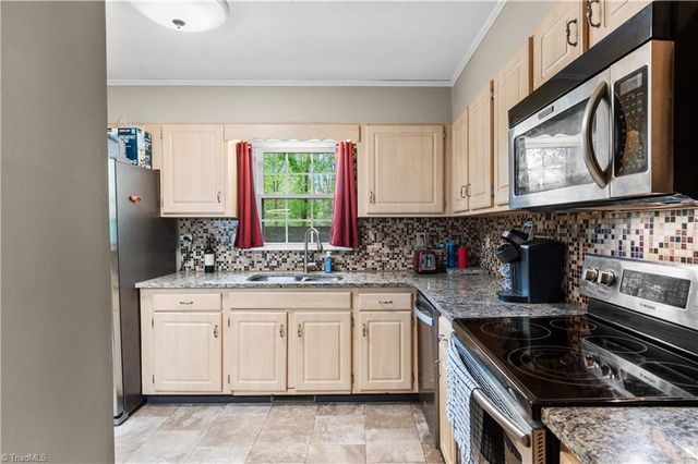 7166 Mantlewood Lane, Kernersville, NC 27284