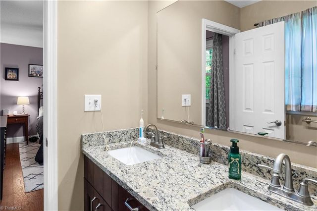 7166 Mantlewood Lane, Kernersville, NC 27284
