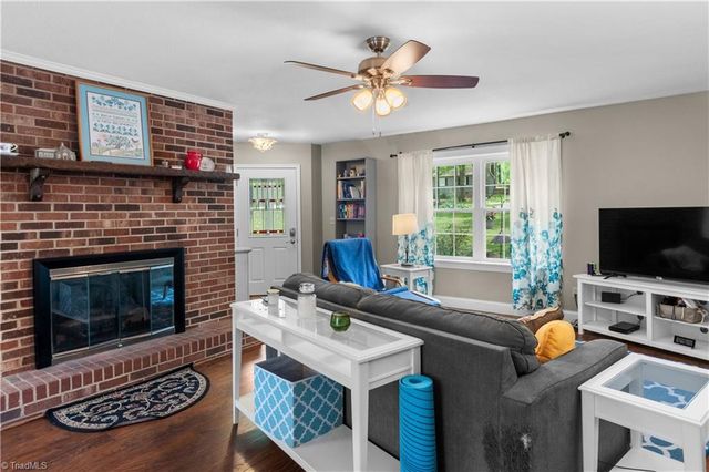 7166 Mantlewood Lane, Kernersville, NC 27284