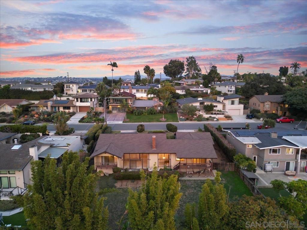 3365 Seacrest Dr, Carlsbad, CA 92008