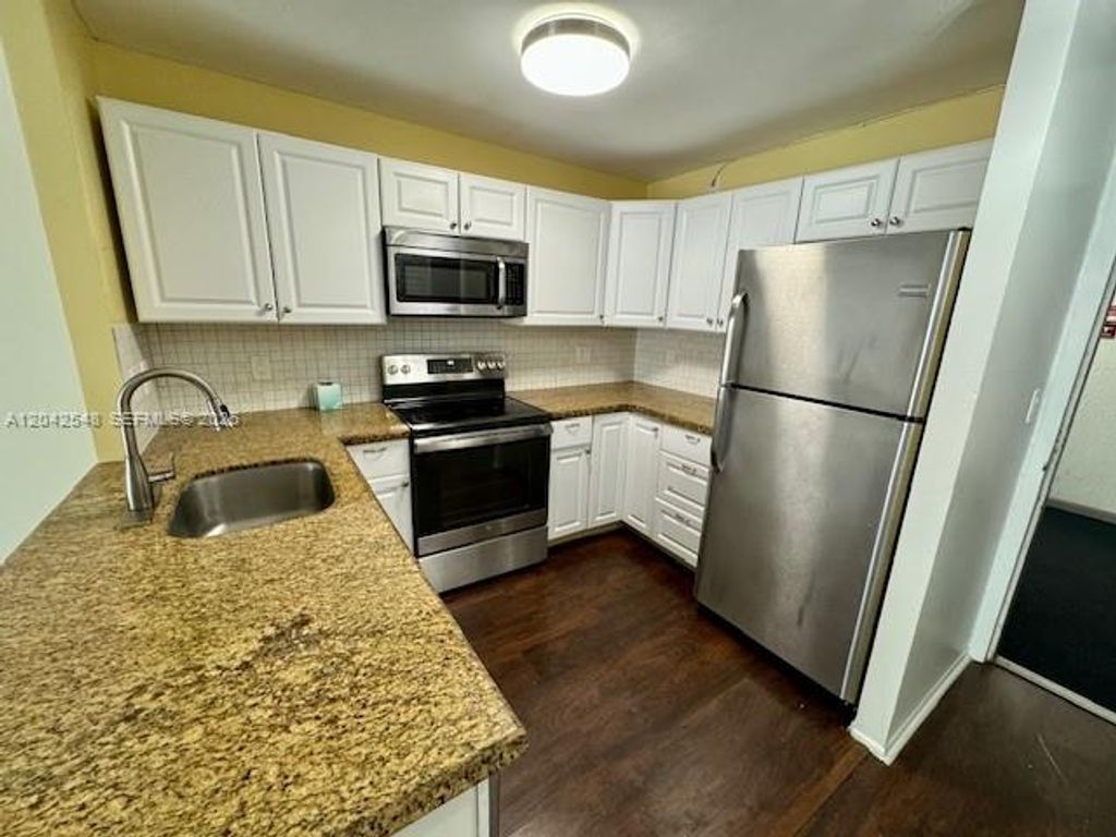 2029 NW 46th Ave E202, Lauderhill, FL 33313