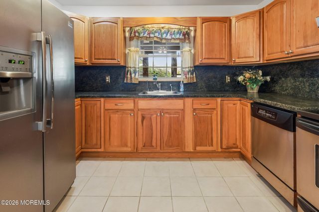 6 Wister Place, Matawan, NJ 07747