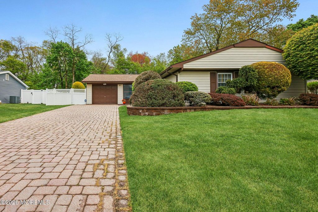 6 Wister Place, Matawan, NJ 07747