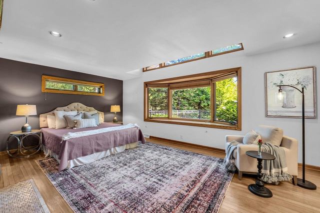 400 W Revere ROAD, Mequon, WI 53092