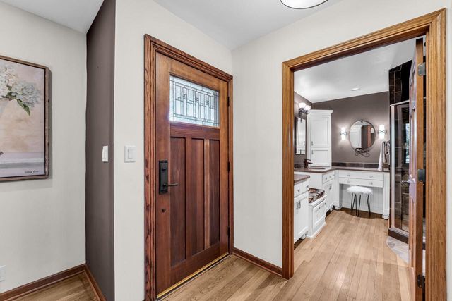400 W Revere ROAD, Mequon, WI 53092