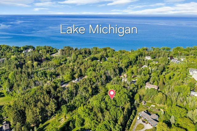 400 W Revere ROAD, Mequon, WI 53092