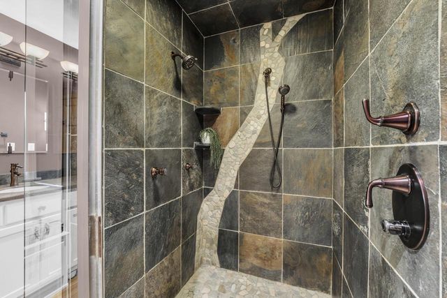 400 W Revere ROAD, Mequon, WI 53092