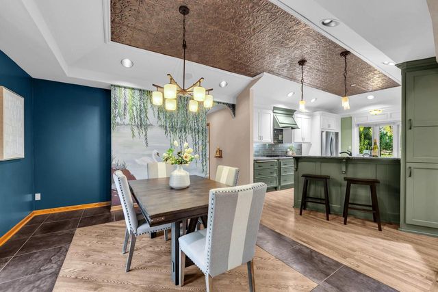 400 W Revere ROAD, Mequon, WI 53092