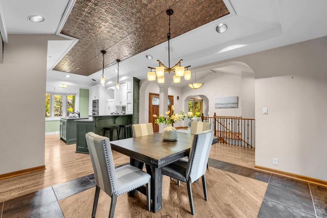 400 W Revere ROAD, Mequon, WI 53092