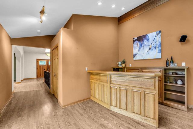 400 W Revere ROAD, Mequon, WI 53092