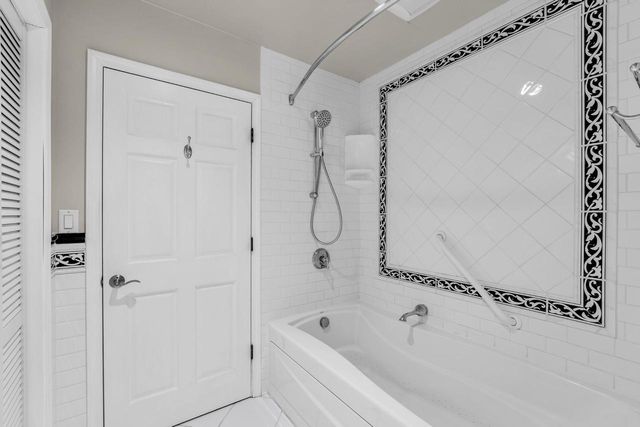 400 W Revere ROAD, Mequon, WI 53092