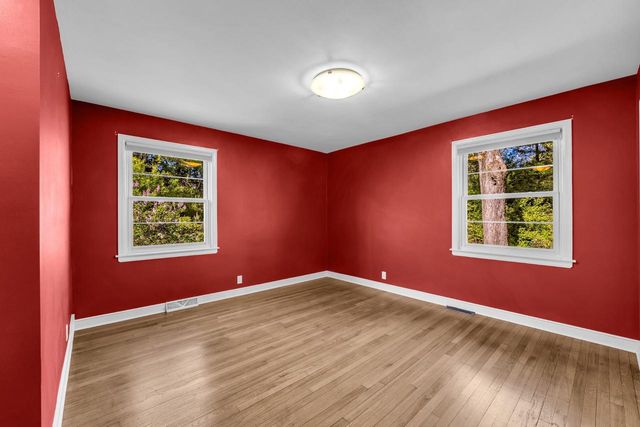 400 W Revere ROAD, Mequon, WI 53092