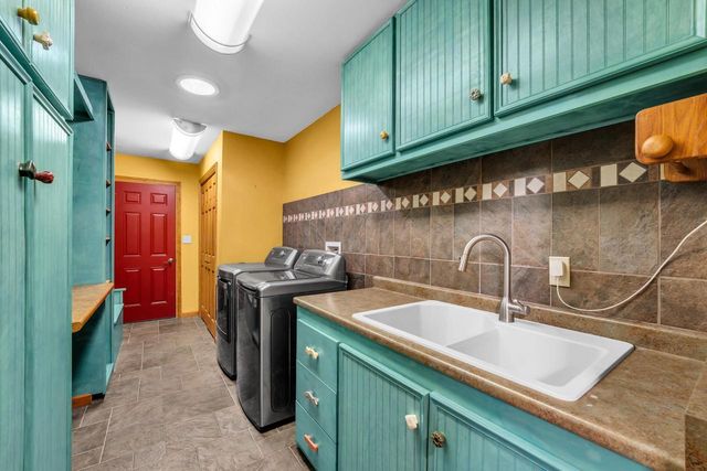 400 W Revere ROAD, Mequon, WI 53092