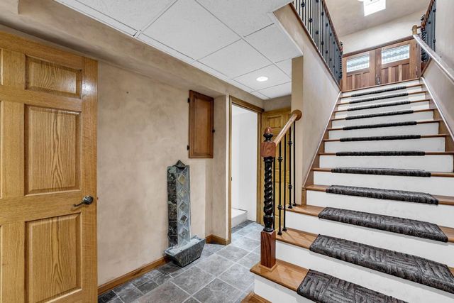400 W Revere ROAD, Mequon, WI 53092