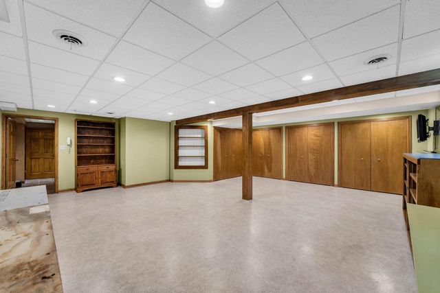 400 W Revere ROAD, Mequon, WI 53092