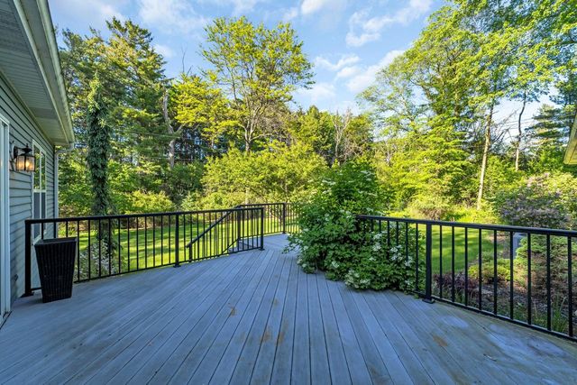 400 W Revere ROAD, Mequon, WI 53092