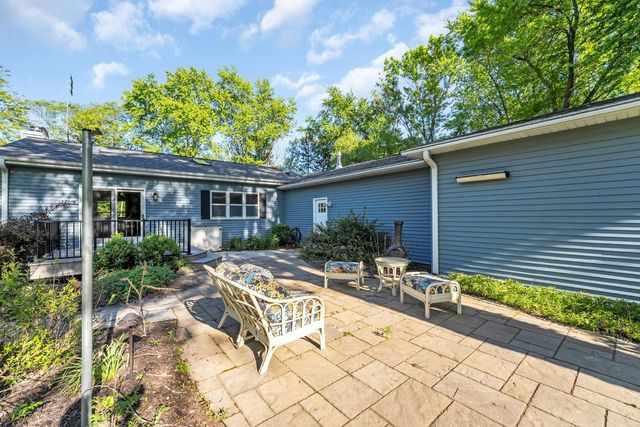 400 W Revere ROAD, Mequon, WI 53092